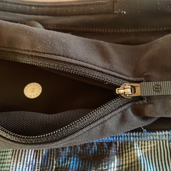 LULULEMON Speed Short in Aerial Drift Blue Sz 2 inseam 2.5” - Picture 4 of 9